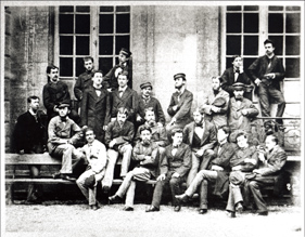 エコール・サントラル時代の同級生(前列中央 古市 右から三人目 山口半六 中列 右から一人目 沖野忠雄)