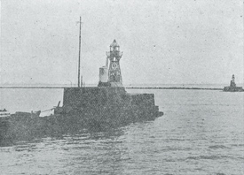 竣功当時の大阪灯台及び防波堤(『古市公威』)