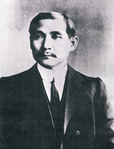 孫文[中山](1866～1925) 1912年1月中華民国の臨時大 統領に就任。同年4月には袁 世凱にその座を譲って中国鉄 路総督弁(鉄道建設大臣)の 地位に退く。東亜鉄道研究会 では帝国鉄道協会との共催で 歓迎宴を開催。辛亥革命後に 孫文が来日するのはこれが初 めてであったため、国賓級の 待遇で迎えられた。