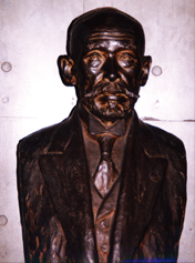 朝倉文夫作 古市公威胸像 (工学院大学蔵)