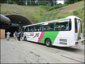 こばやし峠トンネル／バスでトンネル内へ移動